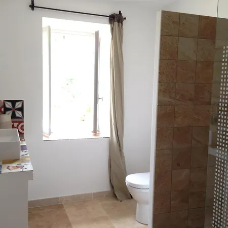 La Grande Bouisse Avec Piscine Dans Le Luberon, Provence * Cereste