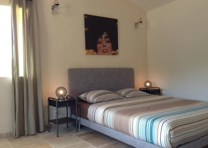 La Grande Bouisse Avec Piscine Dans Le Luberon, Provence Céreste