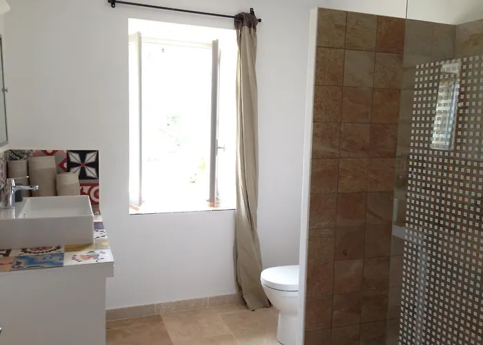 La Grande Bouisse Avec Piscine Dans Le Luberon, Provence * Céreste