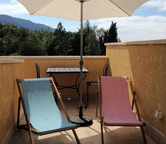 La Grande Bouisse Avec Piscine Dans Le Luberon, Provence * Céreste